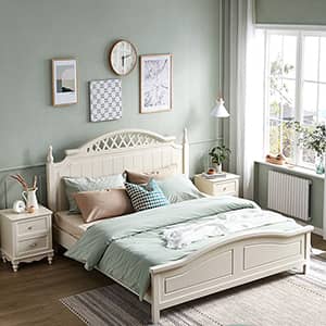 白い塗装と天然木の組み合わせが可愛らしいすのこベッド