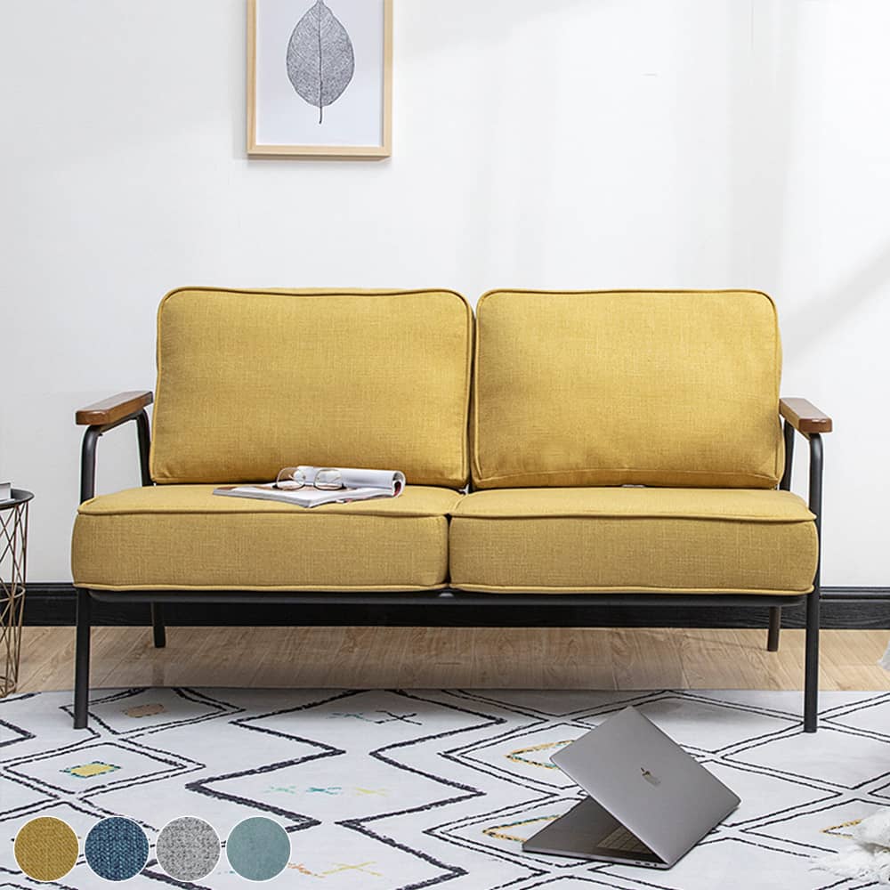 ファブリックと金属を組み合わせたシンプルモダンなデザインのソファー
